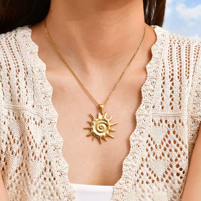 Collar con colgante de sol