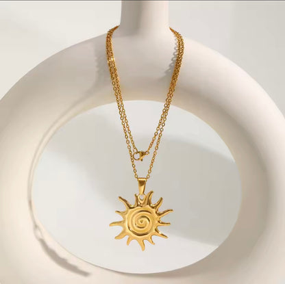 Collar con colgante de sol